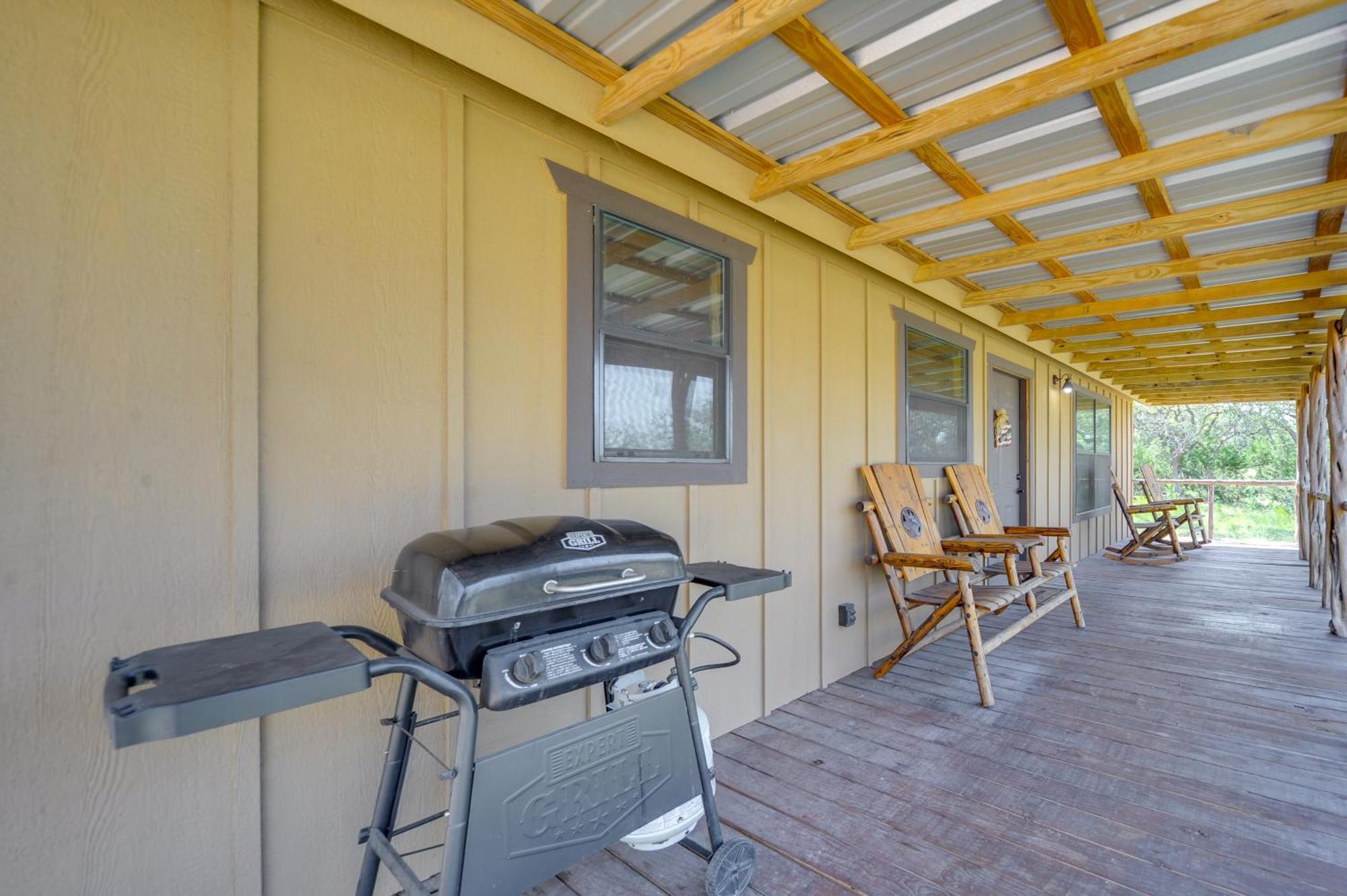 Rustic-Chic Country Cabin - 10 Mi To Main Street! Fredericksburg Extérieur photo