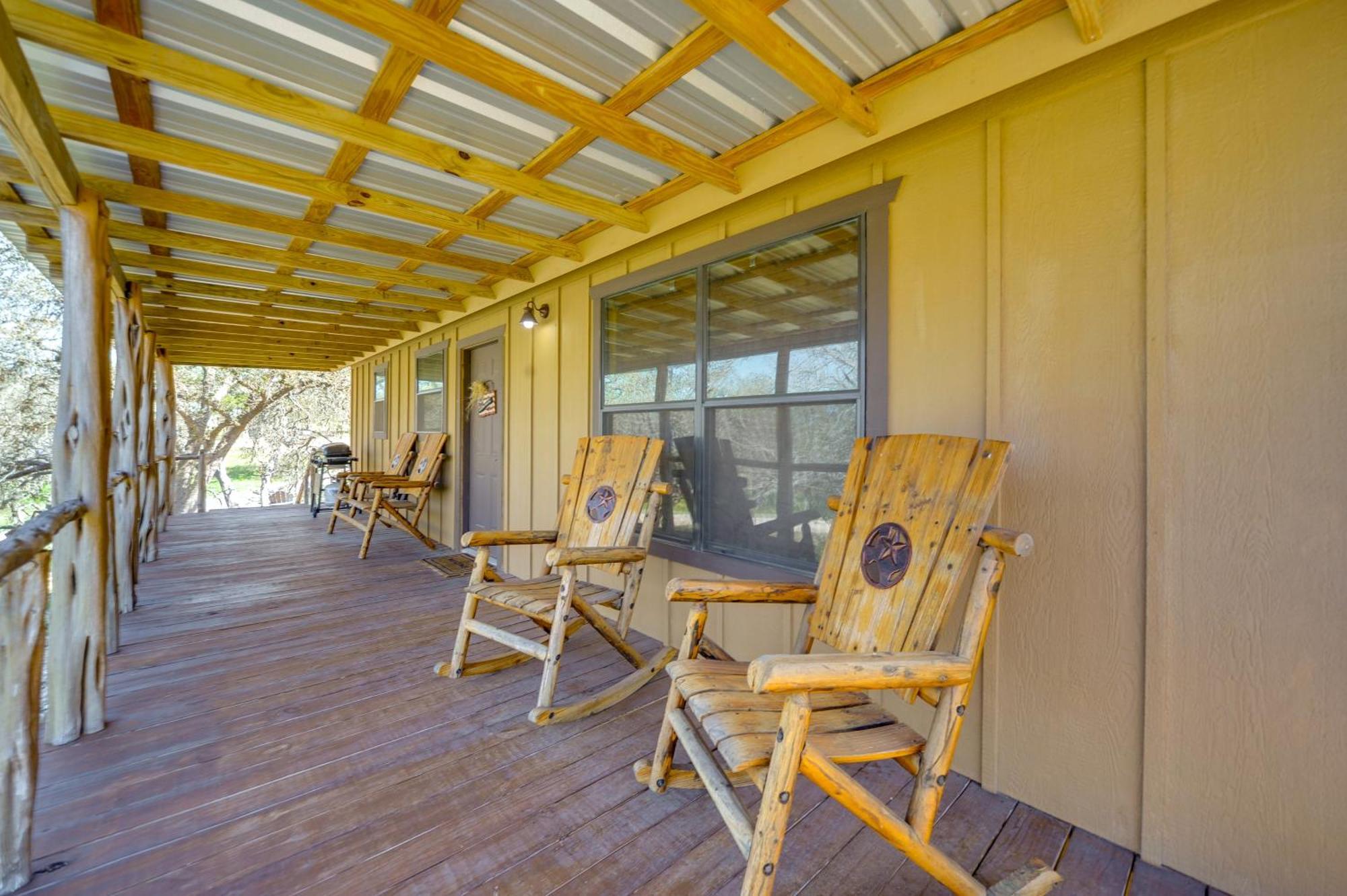 Rustic-Chic Country Cabin - 10 Mi To Main Street! Fredericksburg Extérieur photo